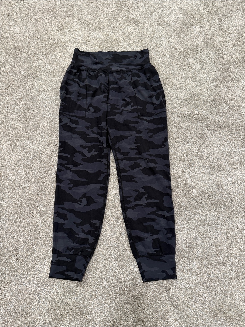 Athleta size Medium women’s salutation Black Camo Jogger Pants